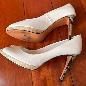 Charles David Heels White Leather Pumps Snakeskin‎ Heel Womans Size 8 Shoes